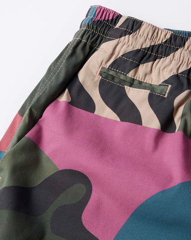 Distorted camo shorts pink