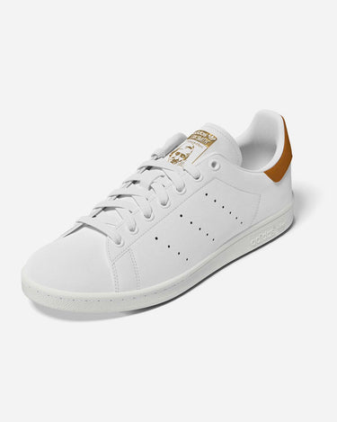Premium soft leather upper
Lace closure
Full grain leather upper
Rubber cupsole; Leather lining
Enjoy the comfort and performance of OrthoLite® sockliner
Rubber cupsole
Product colour: Core White / Dark Blue / Dark Blue
Product code: M20325